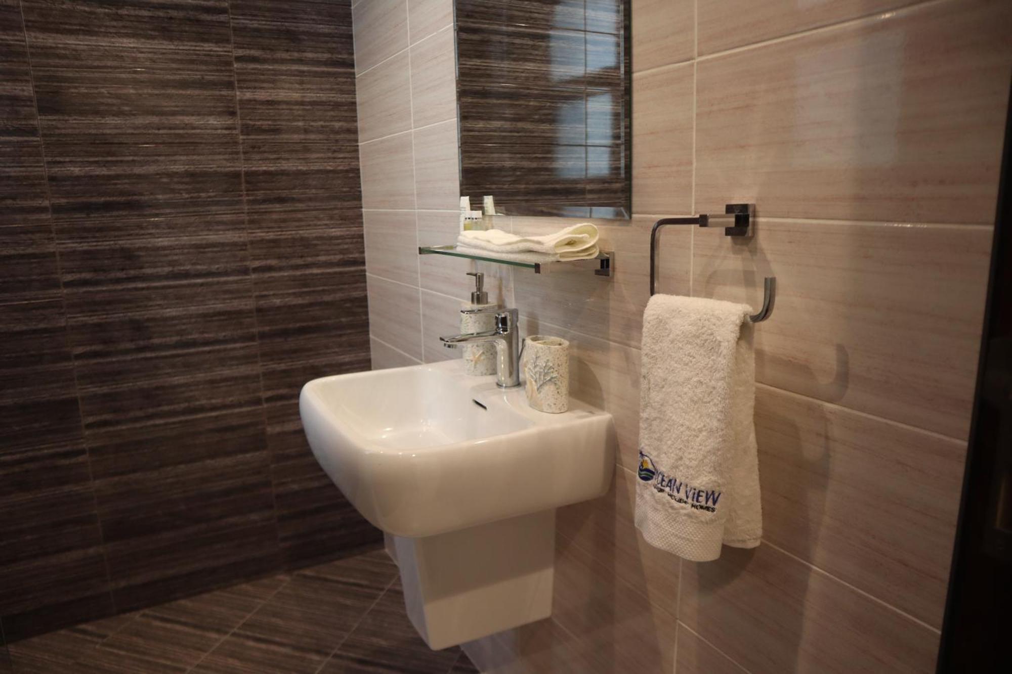 The Coral With Marina Access, Free Ka Yak And Private Pool - Al Dana Island Fujairah