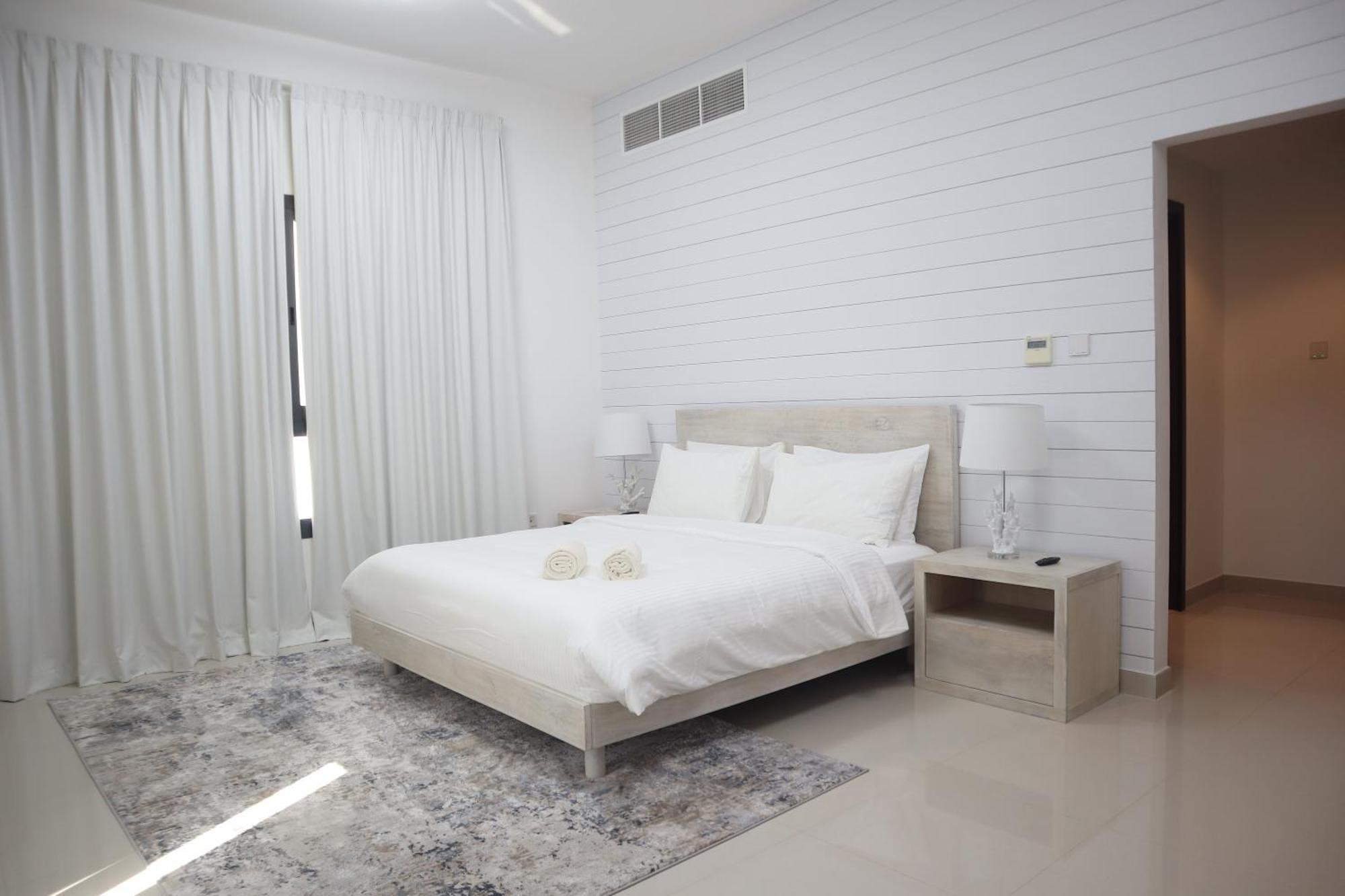 The Coral With Marina Access, Free Ka Yak And Private Pool - Al Dana Island Fujairah